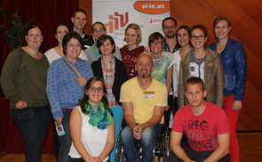 Sportler Thomas Geierspichler mit Mitgliedern der Katholischen Jugend Bad Schallerbach-Wallern. © Daniela Klein